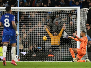 Man City derrota Chelsea 3-1 com erro de Sanchez e golos de Haaland e Foden