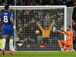 Man City derrota Chelsea 3-1 com erro de Sanchez e golos de Haaland e Foden