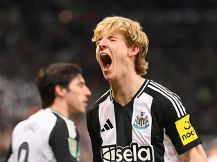 Newcastle derrota Arsenal por 2-0 e avança para a final da Carabao Cup