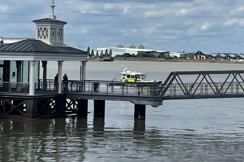 Pier no rio Tamisa