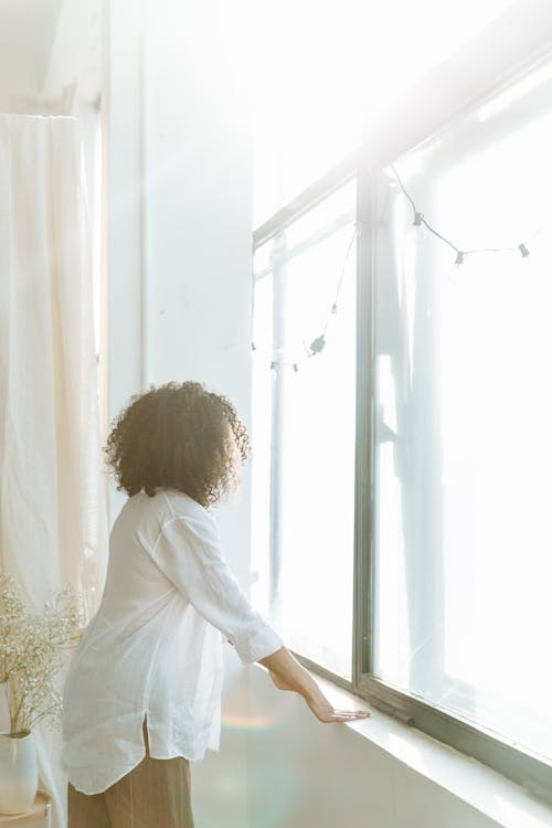 From Cozy to Airy: Transitioning Your Apartment Into Spring