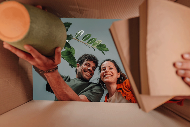 Moving Day Survival Guide: Hacks for a Stress-Free Move into Your New Apartment