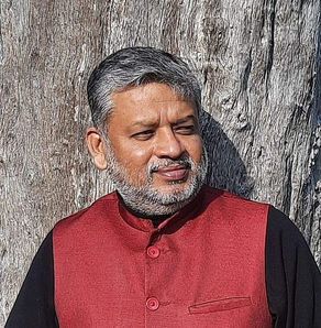 তার চেয়ে আমরা আরো কিছুদিন ঘুমিয়ে থাকি / প্রবালকুমার বসু