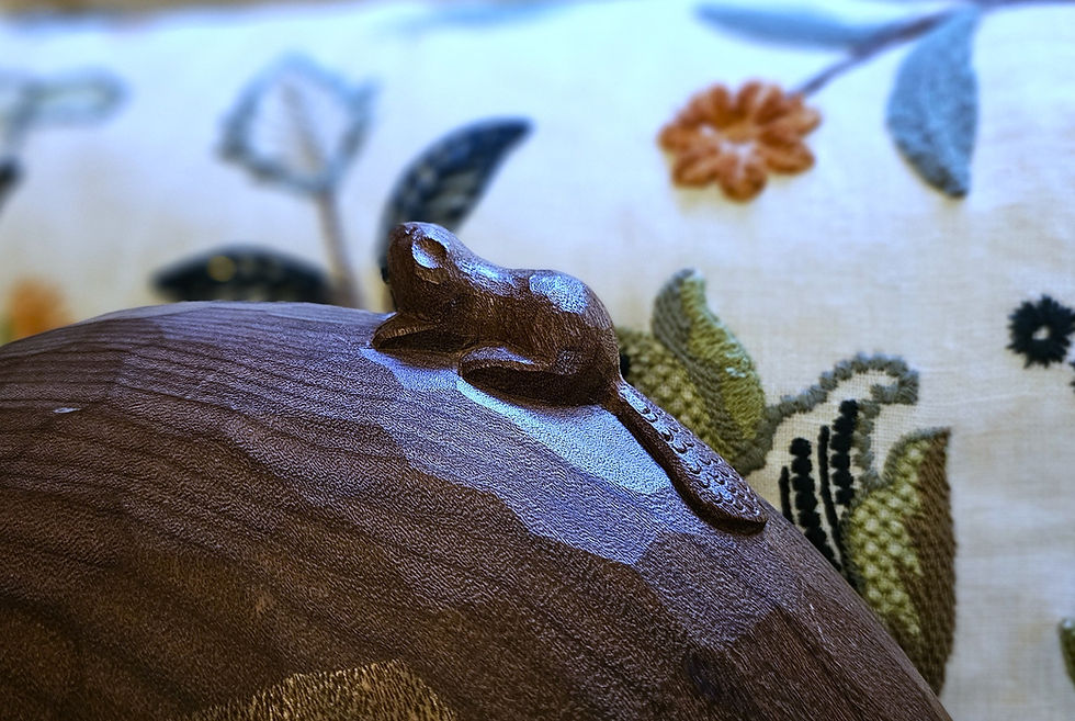 Mouseman Craftsman, Colin 'Beaverman' Almack, Mahogany Fruit Bowl