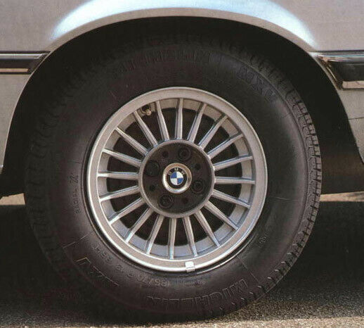 BMW E10 / E21 / E30 HUB CAP