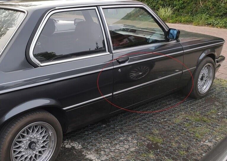 BMW E21 FRONT RIGHT DOOR MOULDING