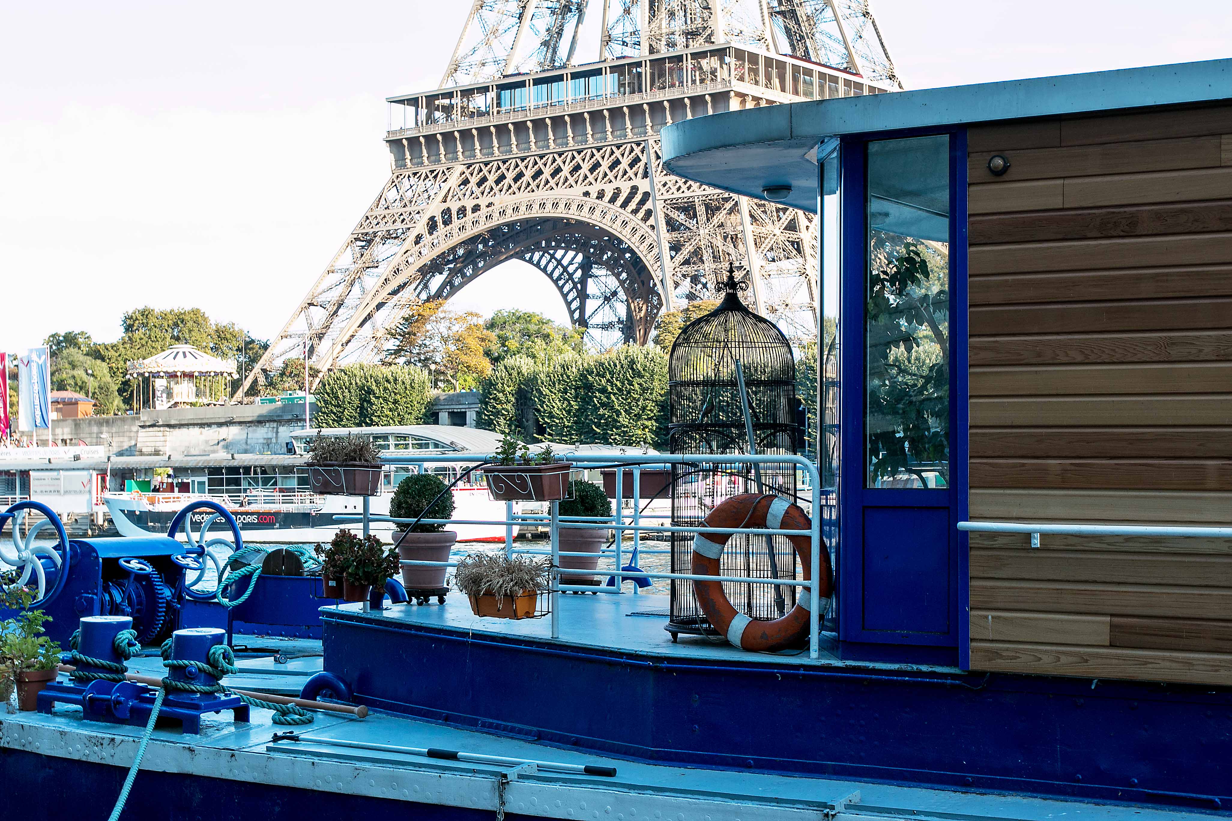 Boat Living in Paris