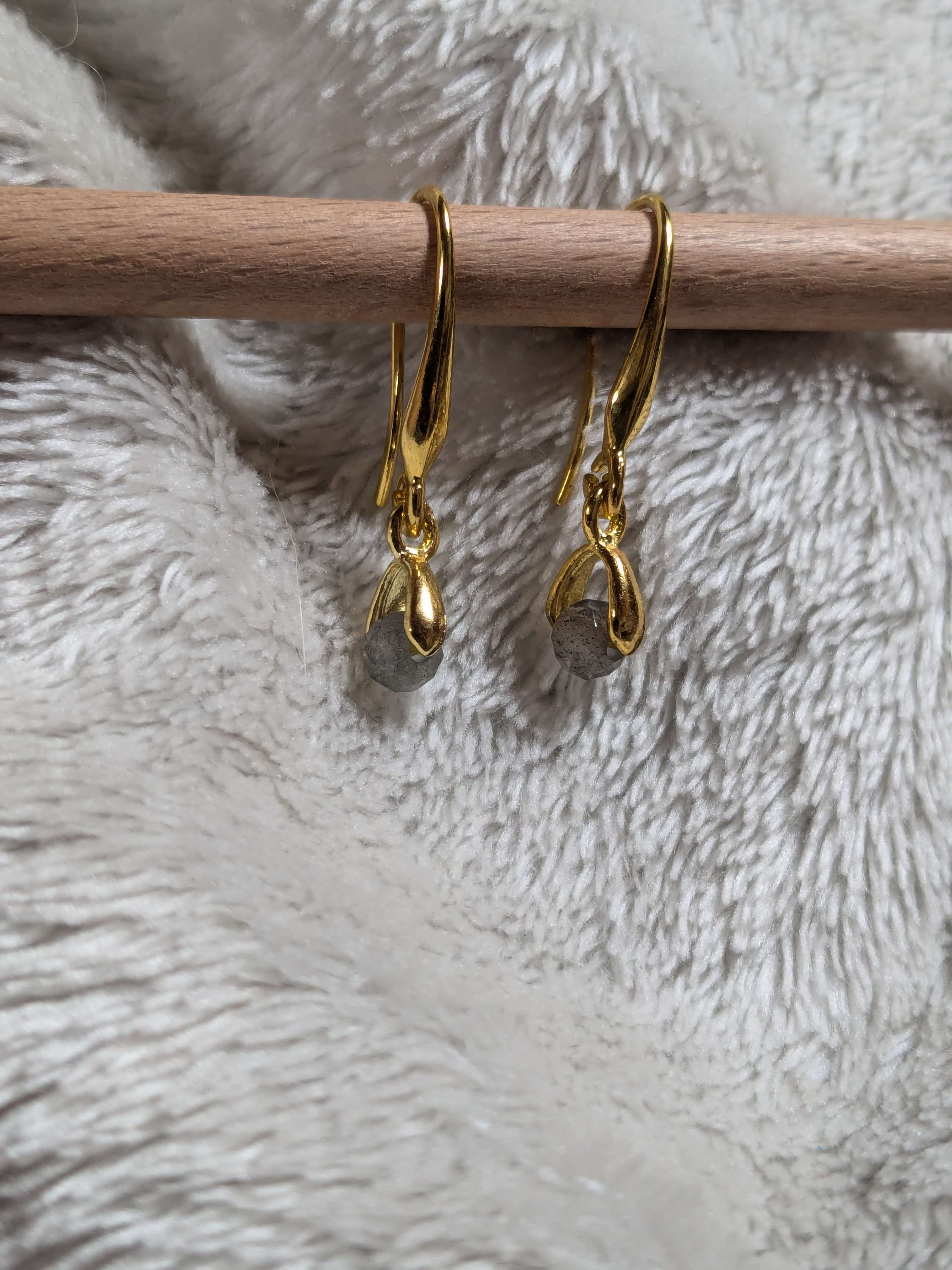 Ohrhacken Labradorit Gold