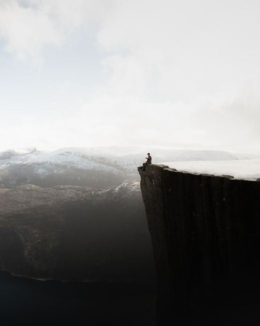HYDROGEN CLIFF FOTO NORWAY.jpeg