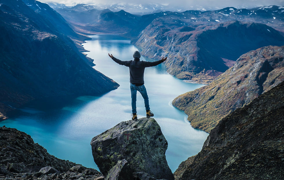 Ser Diferente é a Nossa Luz: O Alto Custo de Viver uma Vida Idealizada