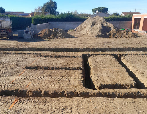 Chantier de réalisation de fondations assuré par l'entreprise Mamy Pascal terrassement en Haute-Garonne.