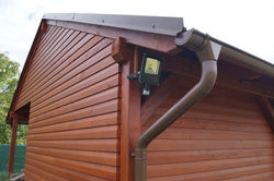 Detail fasády modřín