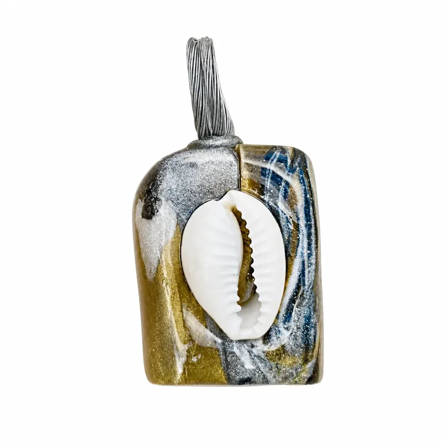 Cowrie Shell on Marbleized clay — photo 4