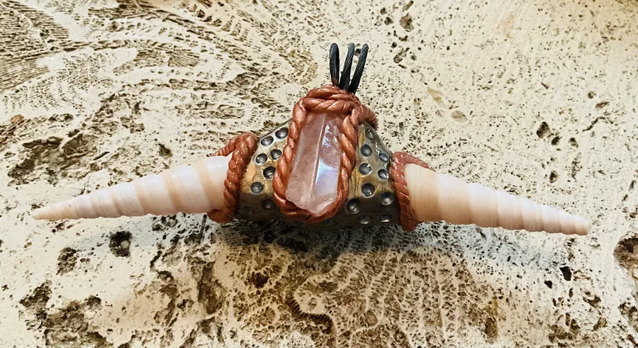 Crystal Quartz with double Auger seashells — photo 2
