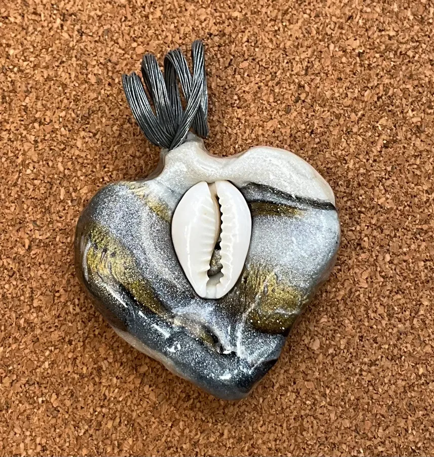 Crystal Quartz on marbelized clay Heart — photo 2