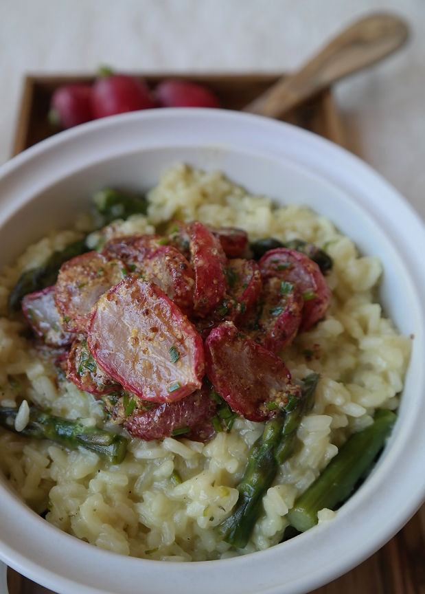 Spargelrisotto mit Radieschen