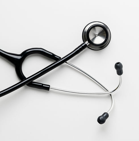 estetoscopio-medico-em-uma-superficie-branca_edited.jpg