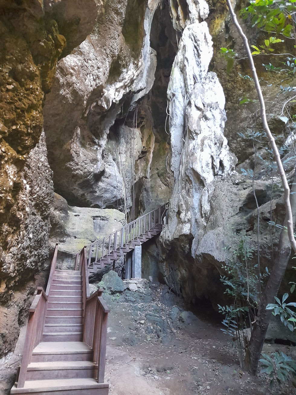 Laboan Bajo - Mirror Cave - Goa Cermin - Flores Island - Honeymoon - Bali - Holliday_edite
