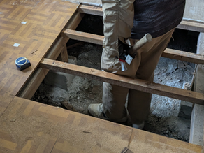 一枚張りフローリングの弱点とは?― 上張り工法と全面張替え、どちらを選ぶべきか ―