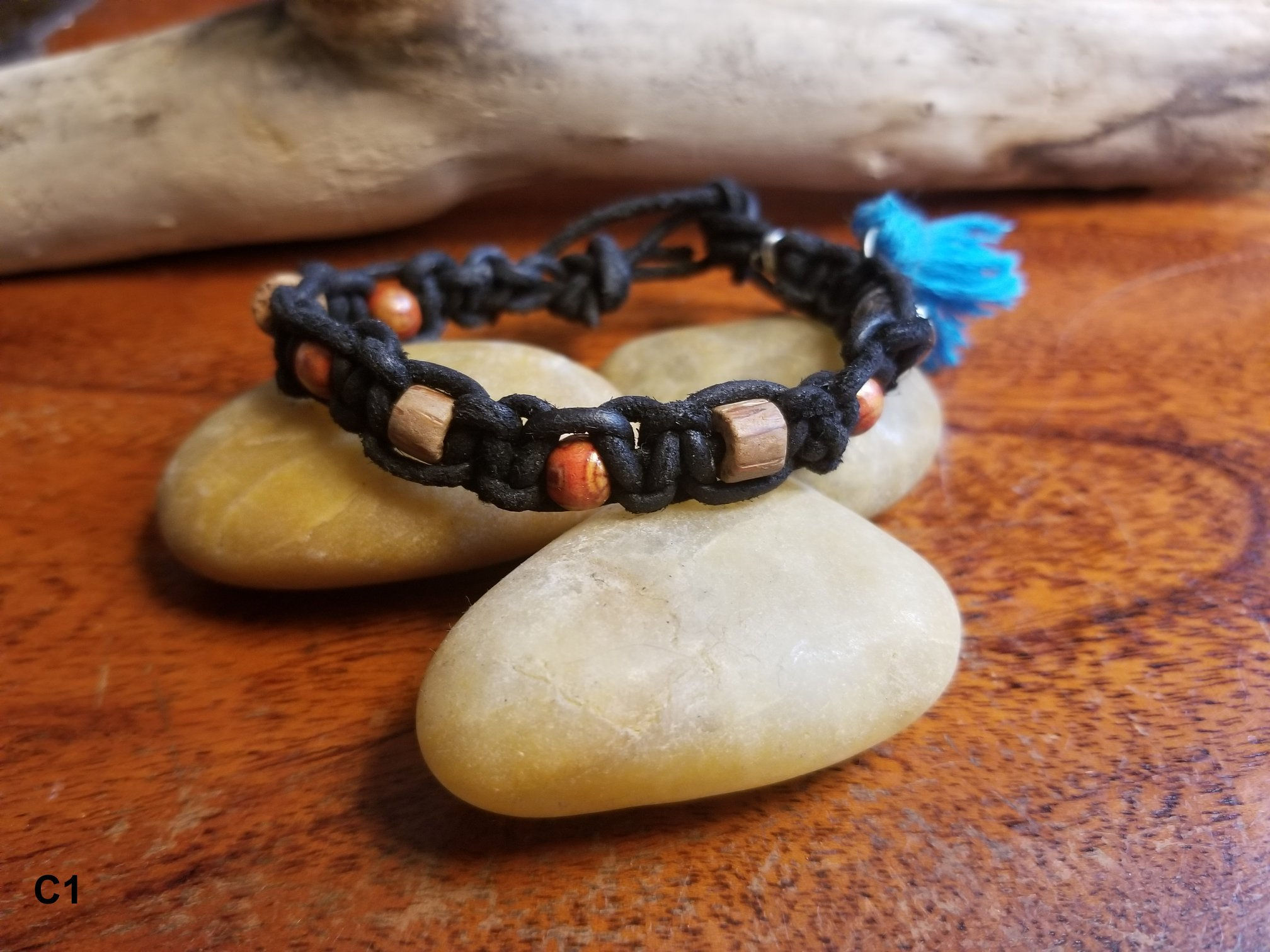 Bracelet en cuir mélange de Perle de bois.