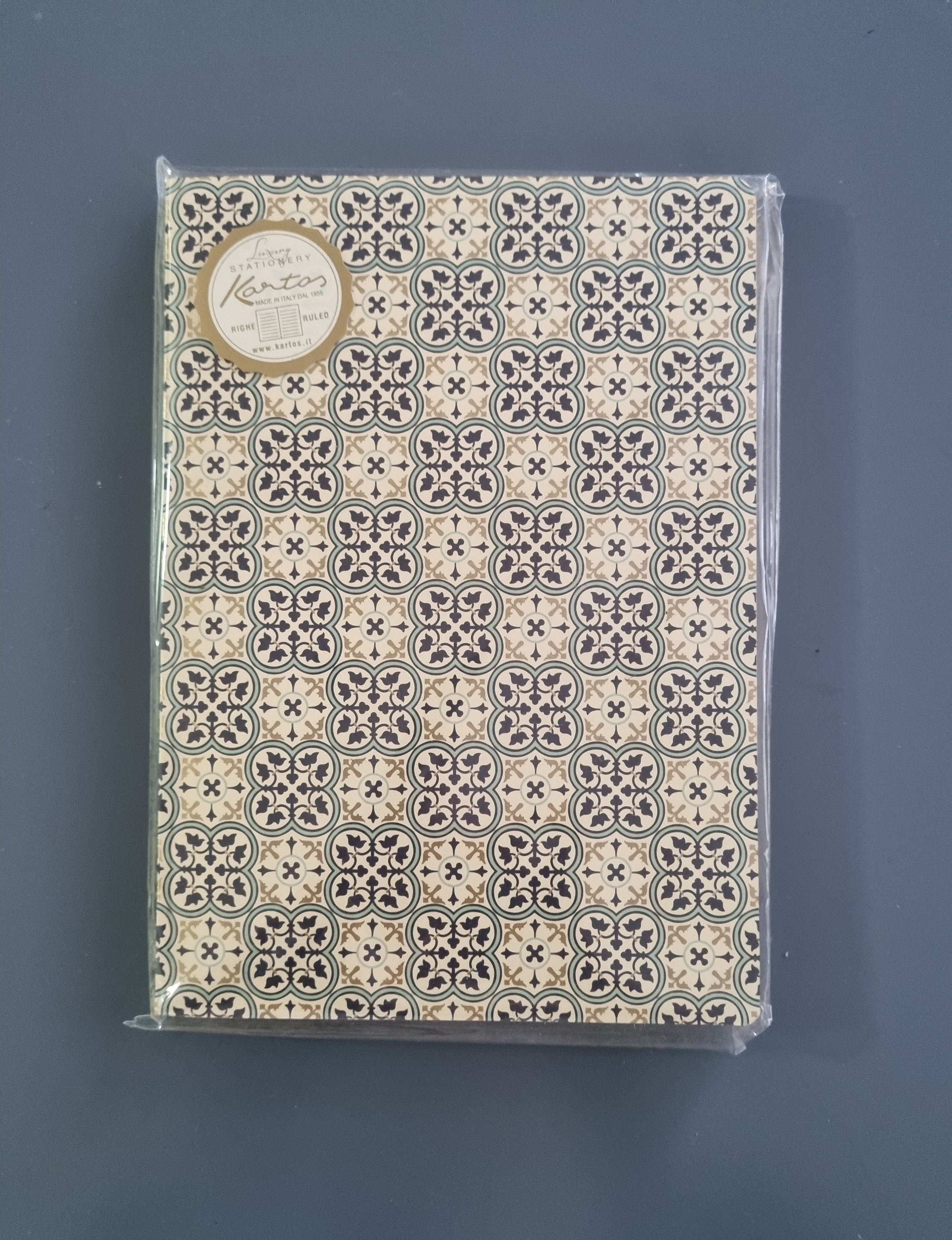 מחברת A5 - דגם QUADRILOBO