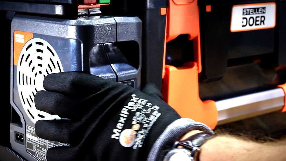 縮圖：Stellen DOER - Universal AC to 20V DC Converter