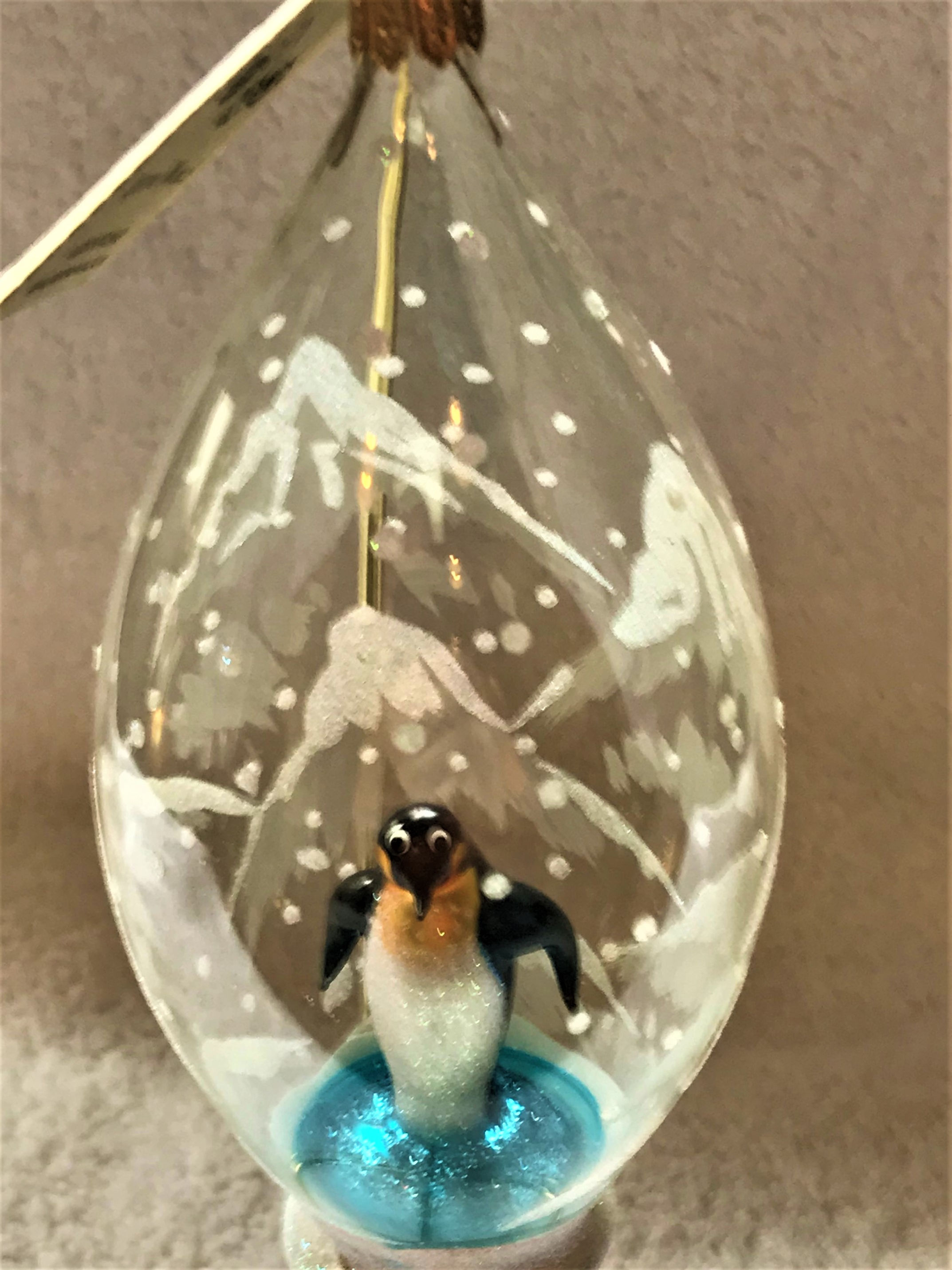 #ZOO879 - Thomas Glenn "Penguin" Dome Christmas Ornament