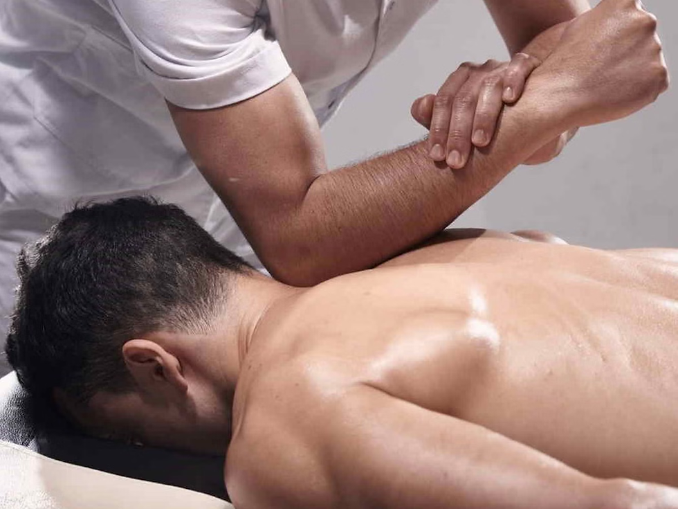 Giãn cơ thể thao là phương pháp hỗ trợ kéo giãn nhóm cơ, khớp và mô mềm sau quá trình vận động hoặc luyện tập cường độ cao.