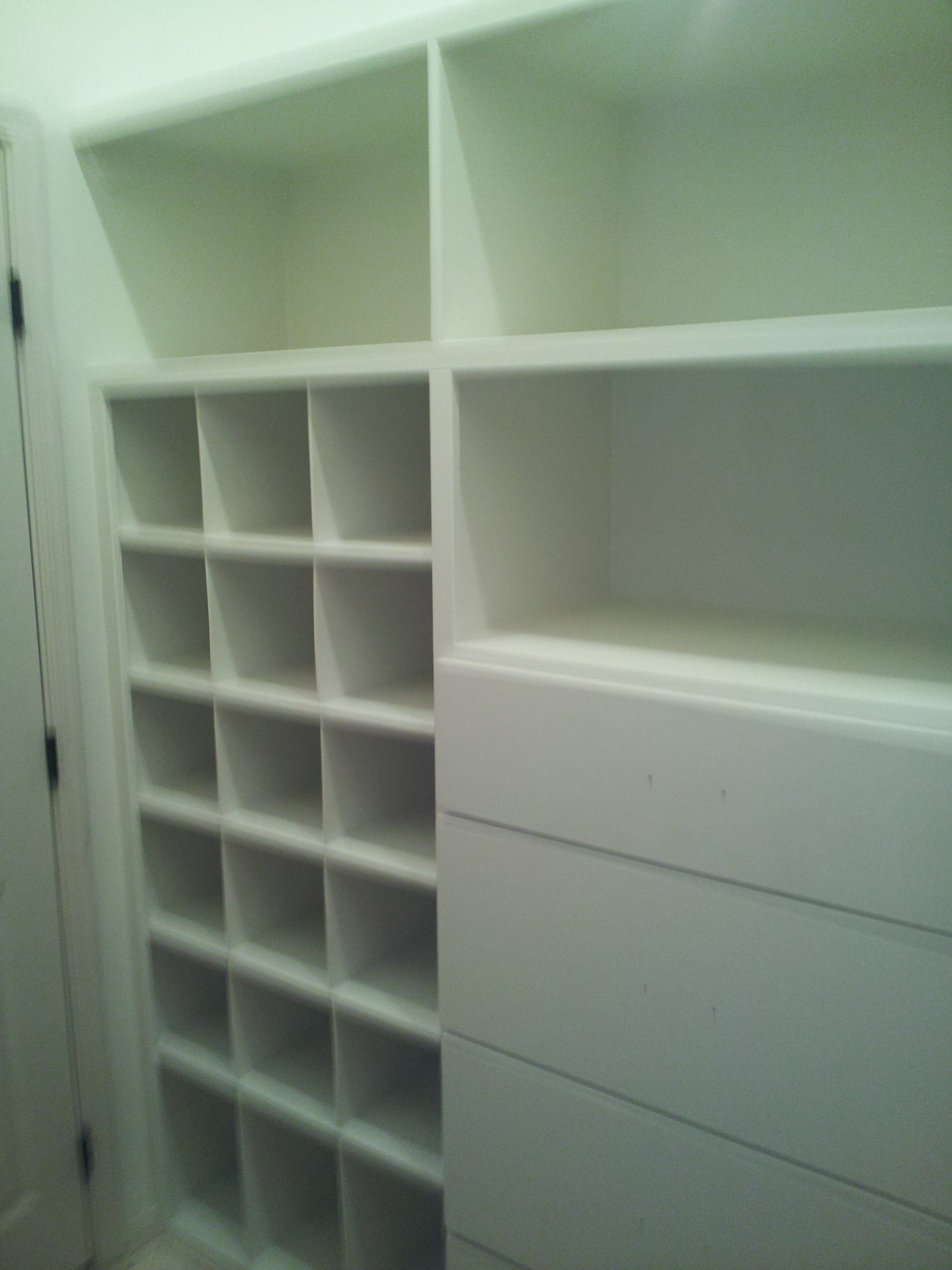 CLOSET ORGANIZER (AFTER)