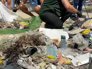 MUTIRÃO DE LIMPEZA NA PRAIA DO INDAIÁ, EM CARAGUATATUBA, RECOLHE 115 QUILOS DE LIXO