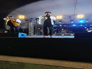PRIMEIRA NOITE DO ADORA LORENA REUNIU CRISTÃOS PARA LOUVAR E BENDIZER AO SENHOR COM A BANDA PRETO NO BRANCO