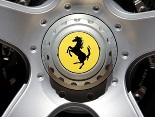 FERRARI - PROGRAMA DA FABRICANTE PEDE QUE CLIENTES DENUNCIEM FALSIFICAÇÕES