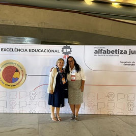 LORENA FOI RECONHECIDA COM O PRÊMIO ÍNDICE DE EXCELÊNCIA EDUCACIONAL E REFORÇOU O COMPROMISSO COM A ALFABETIZAÇÃO