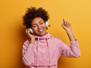 NO BRASIL E NO MUNDO, MERCADO DE MÚSICA GRAVADA CRESCE FORTE EM 2023