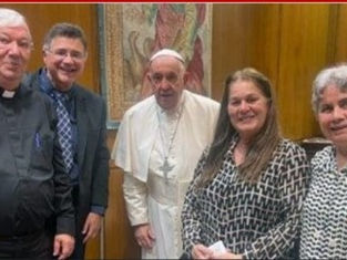 PAPA FRANCISCO RECEBEU FREI HANS E CORPO ADMINISTRATIVO DA FAZENDA ESPERANÇA