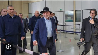 LULA VISITOU DCTA E CONHECEU TURBINA A GÁS MOVIDA A ETANOL DESENVOLVIDA EM SJC