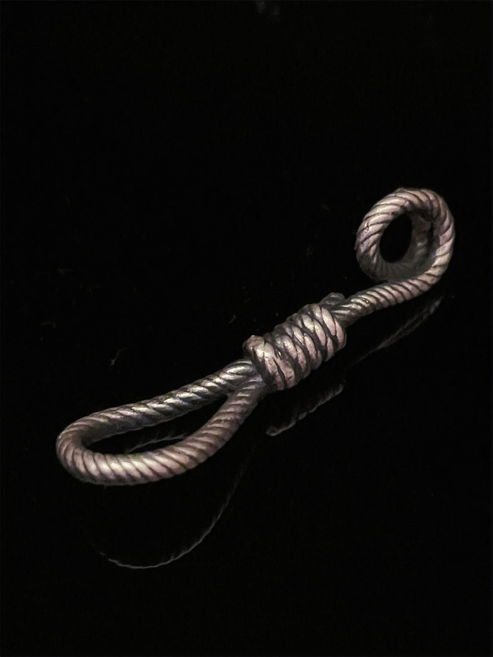 Silver Noose Pendant Side