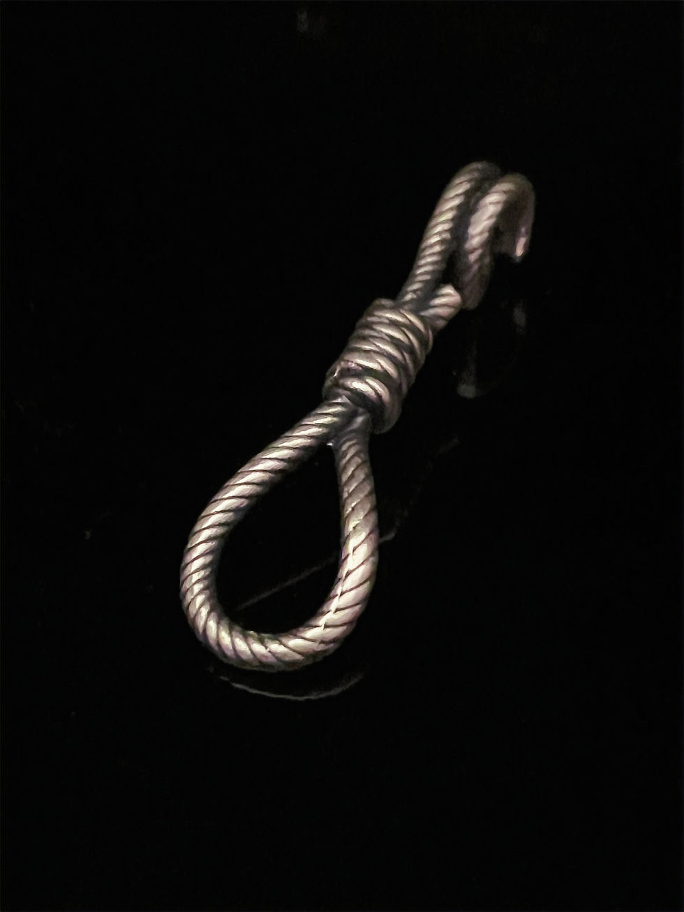 Silver Noose Pendant Front