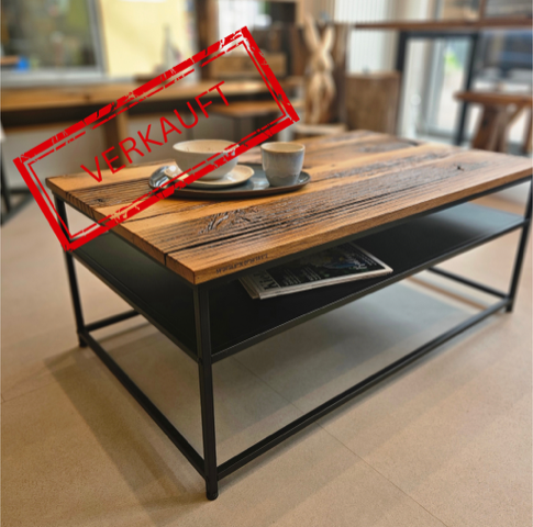 Couchtisch mit Ablage