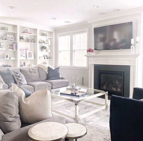 Elegantly filling those bookcases with accessories can be a challenge. We'll come to you home, measure your space, select the perfect accessories and even come in to arrange them!