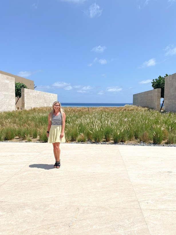 If you're looking for the best destination wedding venues in San José del Cabo, Mexico, Rich & Kitch are here to help! In San Jose del Cabo, you will find some of the best destination wedding venues like One&Only Palmilla, Cabo Surf Hotel, Viceroy Los Cabos, Vidanta Los Cabos, Hotel El Ganzo, JW Marriott Los Cabos, Zadun a Ritz-Carlton Reserve, Four Seasons Resort Los Cabos at Costa Palmas, & more. Read about having your Los Cabos destination wedding at one of these amazing resorts here!