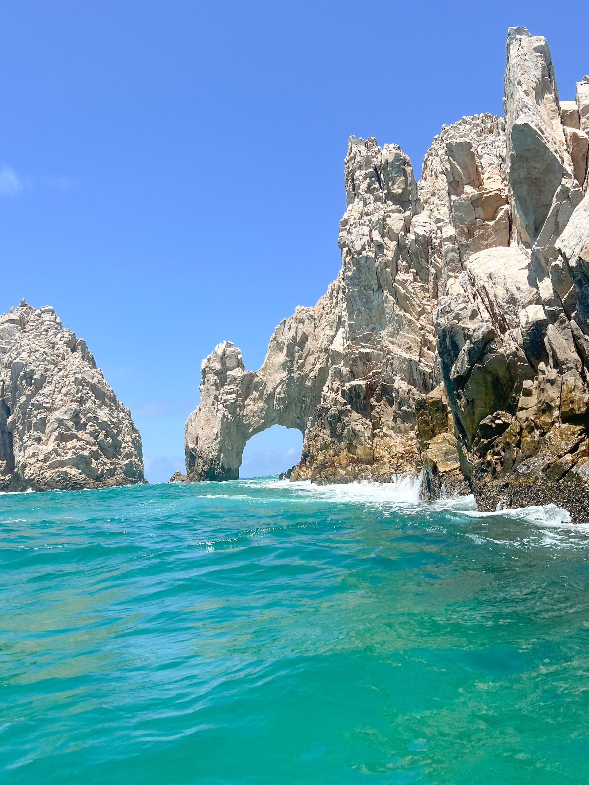 If you are looking for the best things to do in Cabo San Lucas, Mexico, Rich & Kitch are sharing 7 must-do’s here! These are perfect to do during your destination wedding week, honeymoon, anniversary trip, or joint bachelor & bachelorette party in Los Cabos, Mexico. This best-of Rich & Kitch list could go way beyond 7, since there are so many amazing things to do in Cabo San Lucas & San José del Cabo, Mexico, but we recommend using this list as a starting point for your trip! 