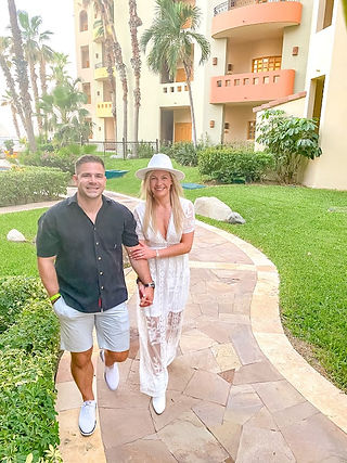 If you're looking for the best destination wedding venues in Cabo San Lucas, Mexico, Rich & Kitch are here to help! Along Medano Beach, you will find some of the best destination wedding venues like Villa del Arco, Villa del Palmar, Corazon Cabo Resort (formerly Cabo Villas Beach Resort), Hacienda Cocina y Cantina (located at Hacienda Beach Club & Residences), Sur Beach House (part of Bahia Hotel), & more. Read about having your destination wedding in Cabo at one of these amazing resorts here!