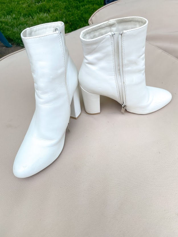 Wedding shoe inspo for the boho bride | White boots for wedding shoes for the boho bride 👰🏼‍♀️👢💍 