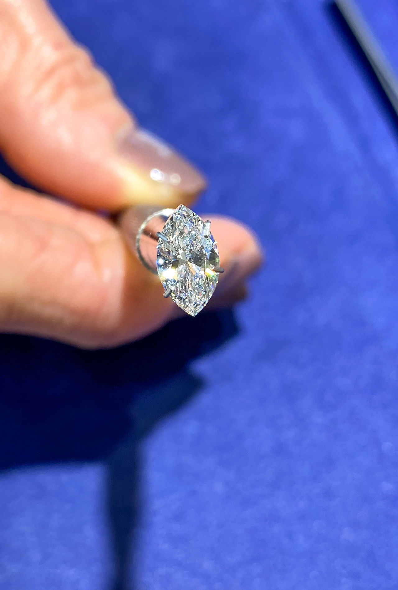 Ready to propose to your significant other with the perfect diamond engagement ring? Rich & Kitch partnered with their local jewelry store, Peter & Co. Jewelers located in Cleveland Ohio to share a guide with everything you need to know about shopping for diamonds & choosing an engagement ring for your future fiancé.