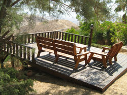 דק וריהוט חוץ