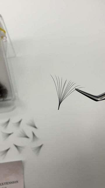 Thumbnail: Premium 12D 0.05 CC Volume Promade 500 loose fans Pointy/ Sharp Base