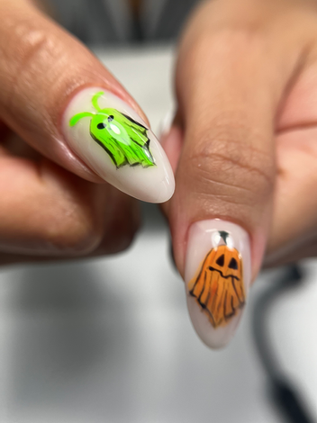 Fingernails with green ghost and orange pumpkin designs