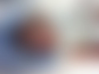 bebe na incubadora dormindo