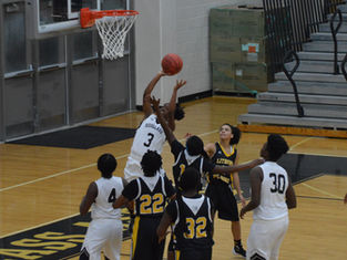 Douglass Astros Pick Up 79-35 Win Over Lithonia Bulldogs Behind Thompson's 32 Points